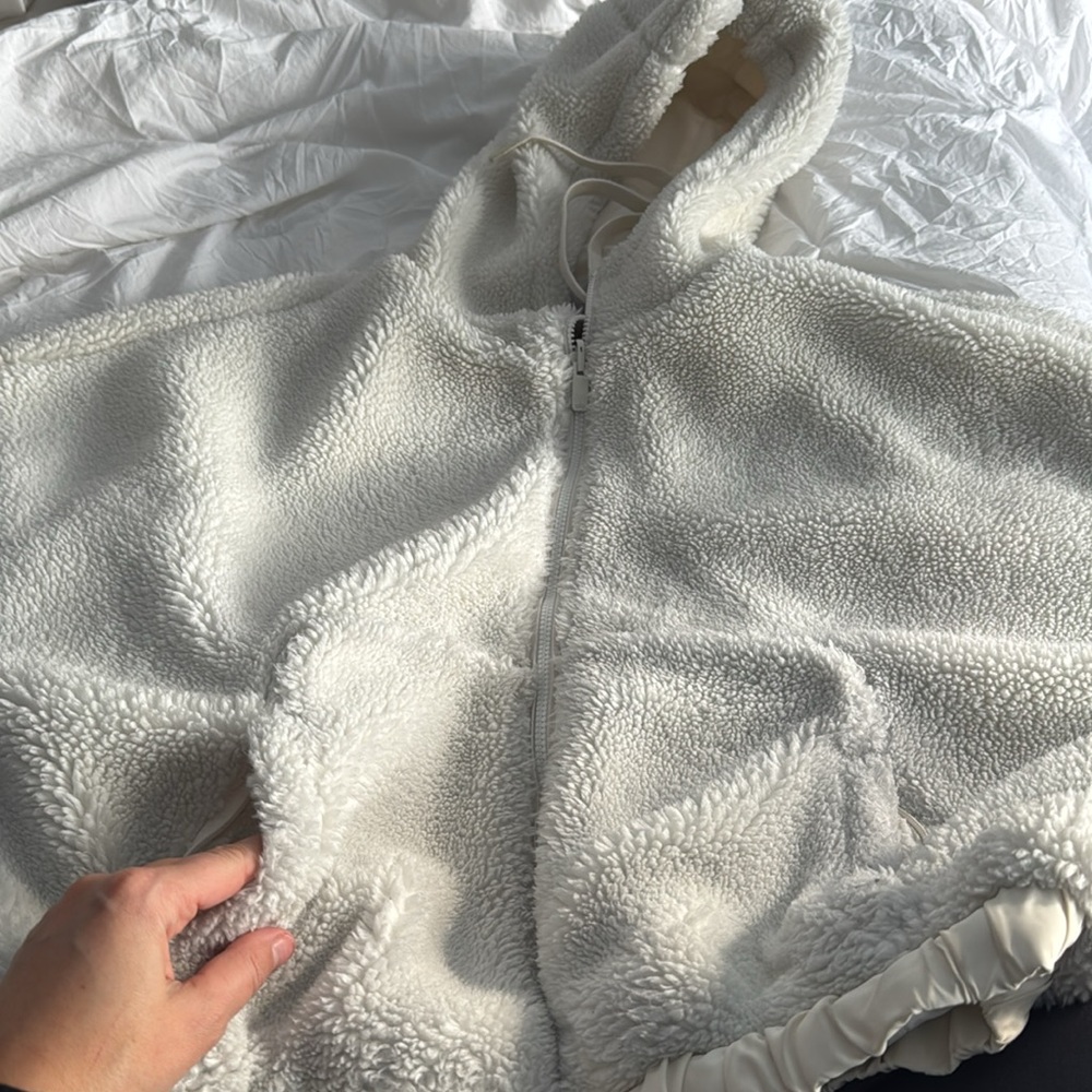 ALO Reversible jacket - Picture 12 of 14